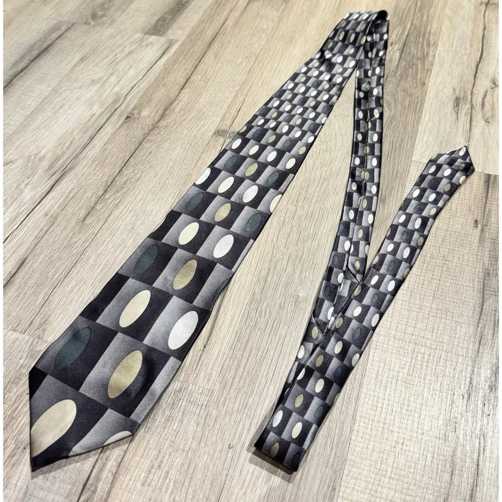 Jimmy V 100% Silk Gray/Black Geometric Abstract Woven Logo Men's Tie